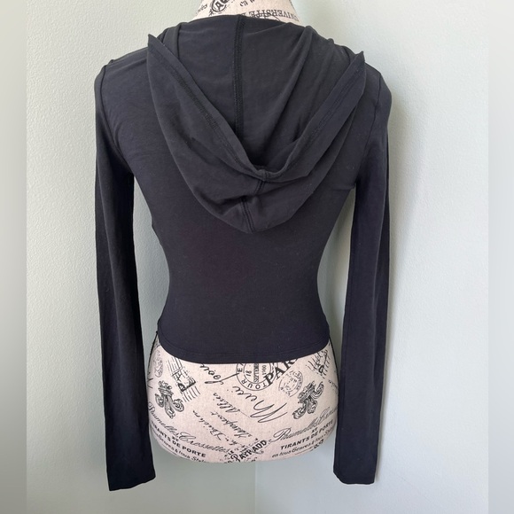 Oak & Fort
FITTED ZIP-UP HOODIE - Picture 7 of 9